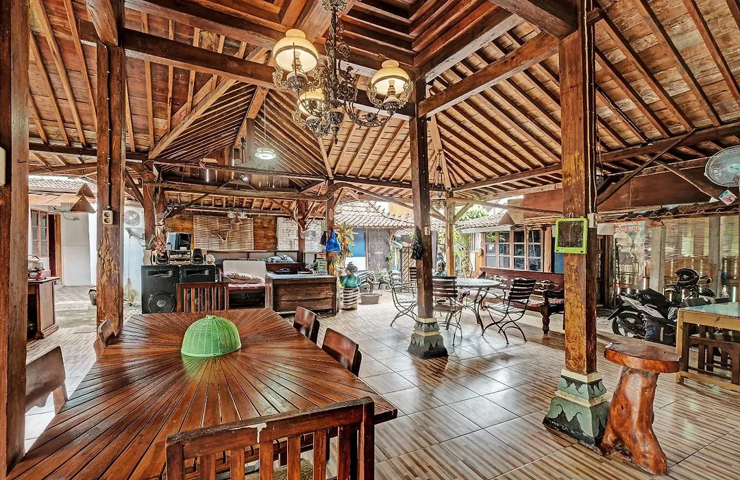 Spot On 91916 Joglo Doyong Homestay Syariah-1